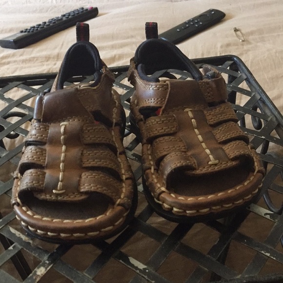 Oshkosh est. 1895 boy shous size 5.M - Picture 3 of 8